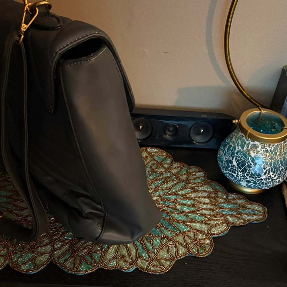 Elegant Gray Handbag with Gold Bee Accent - Picture 3 of 8